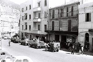 MB ca- 10- rue d' Orleans et place Emerat